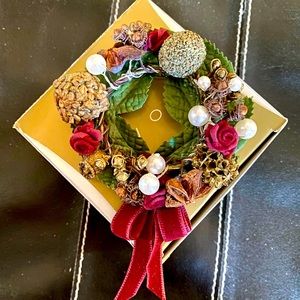 Vintage AVON Potpourri Wreath Pin